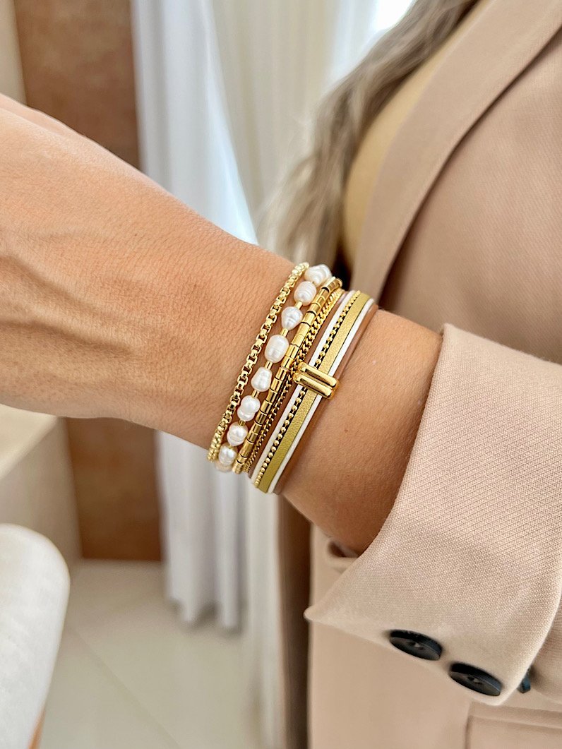 Pulseira Imã Carol Com Detalhes Dourados
